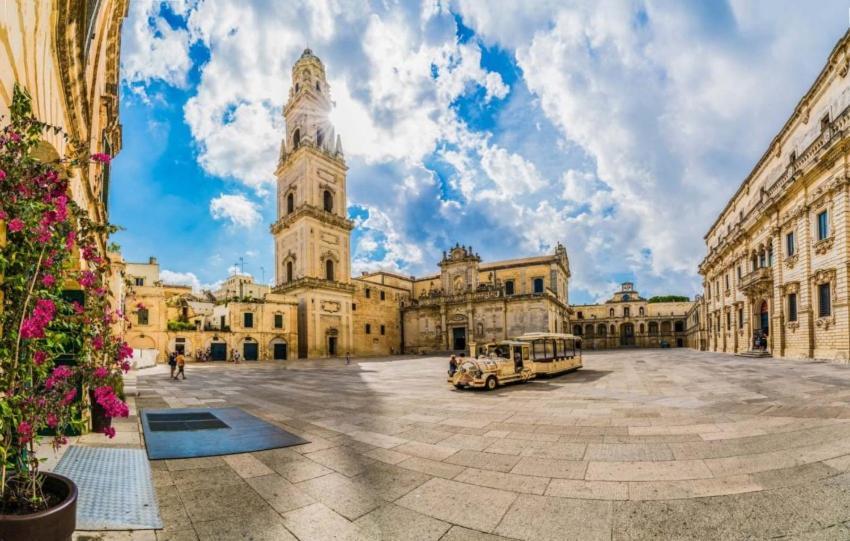 "Il Vecchio Salone" Appartamento In Pieno Centro Con Garage Privato Lecce Exteriör bild