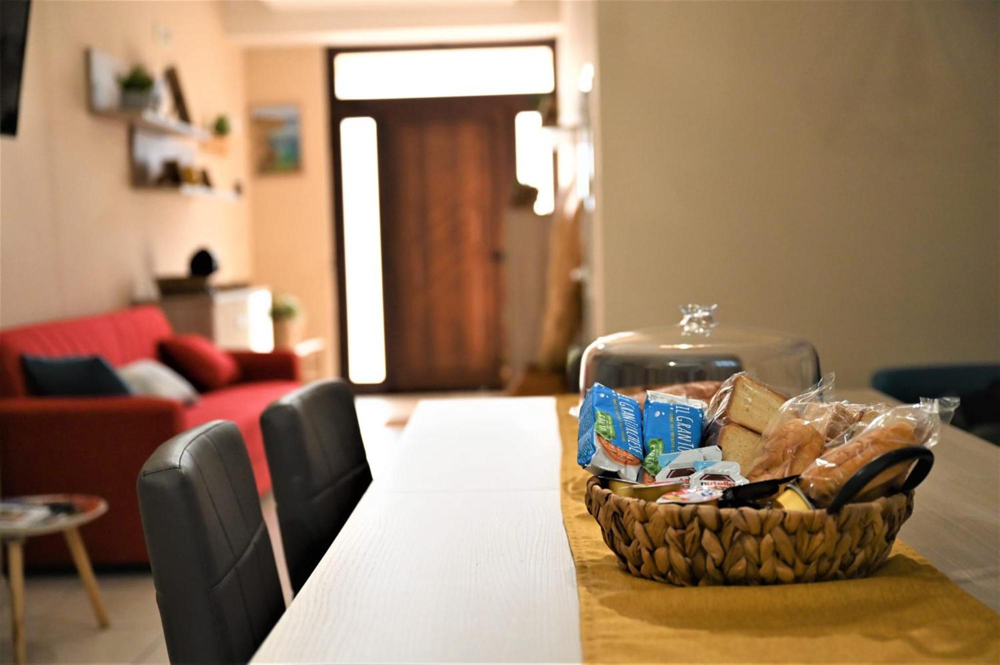 "Il Vecchio Salone" Appartamento In Pieno Centro Con Garage Privato Lecce Exteriör bild