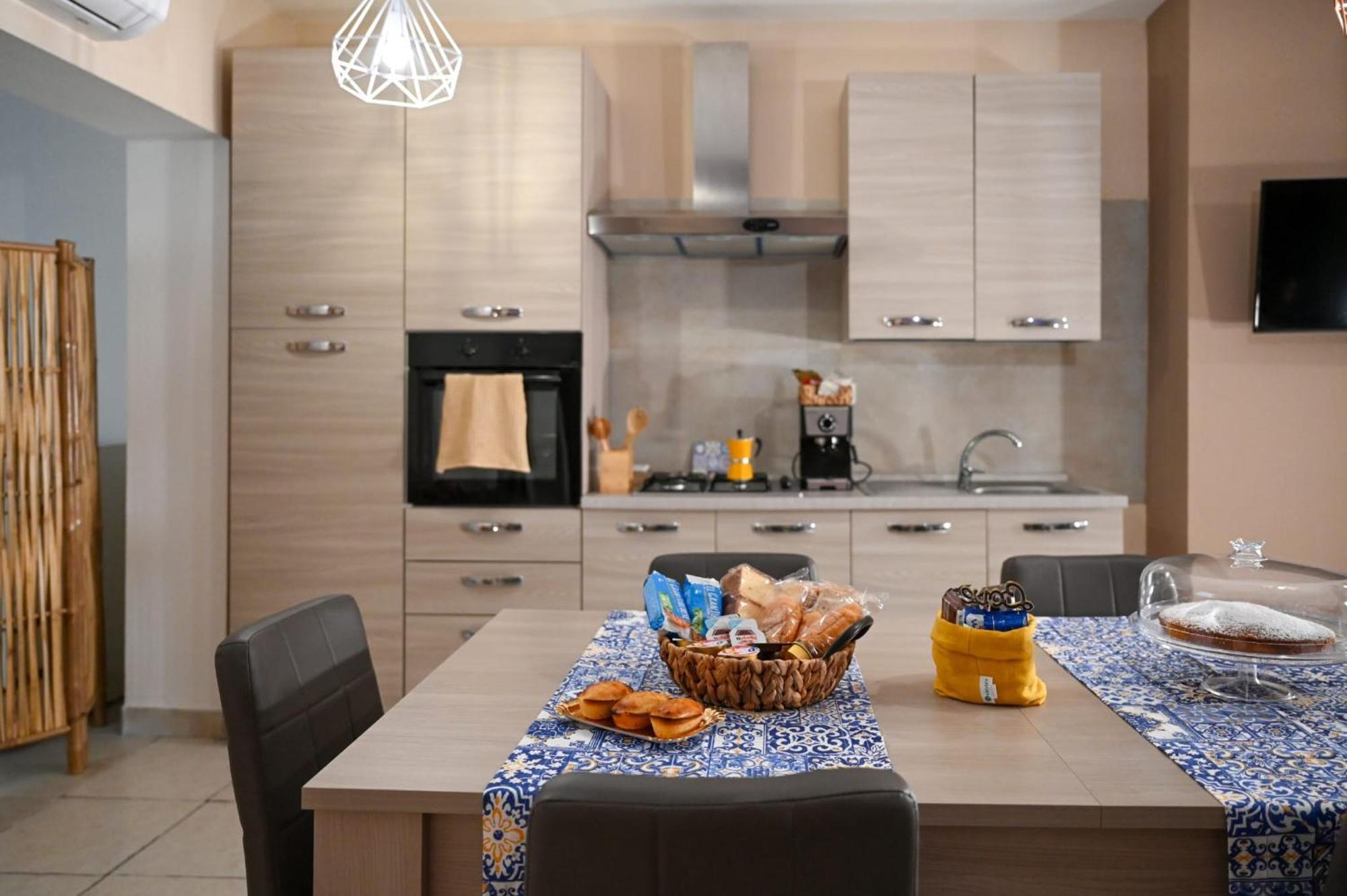 "Il Vecchio Salone" Appartamento In Pieno Centro Con Garage Privato Lecce Exteriör bild