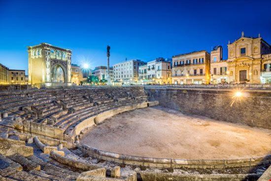 "Il Vecchio Salone" Appartamento In Pieno Centro Con Garage Privato Lecce Exteriör bild