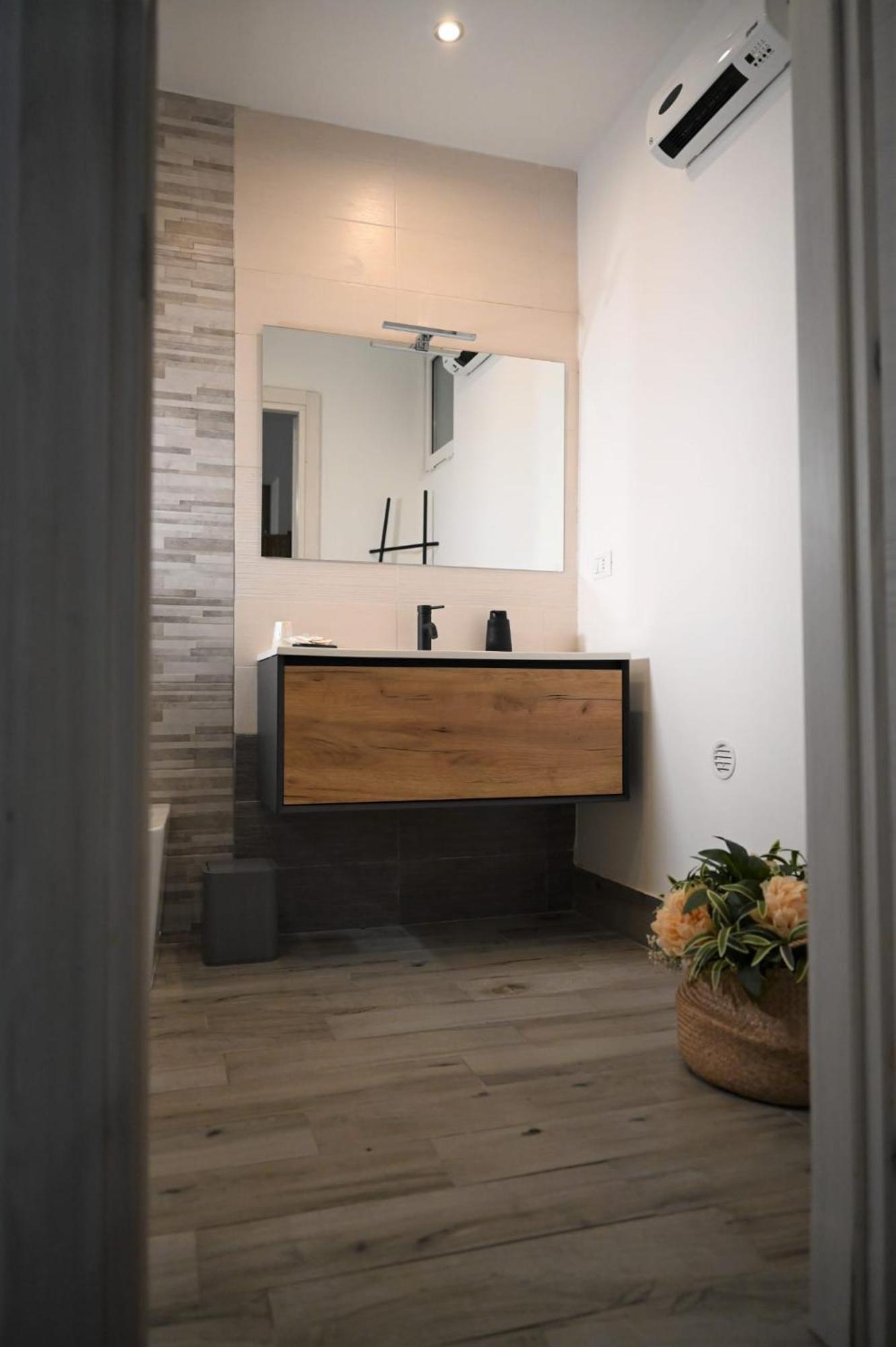 "Il Vecchio Salone" Appartamento In Pieno Centro Con Garage Privato Lecce Exteriör bild