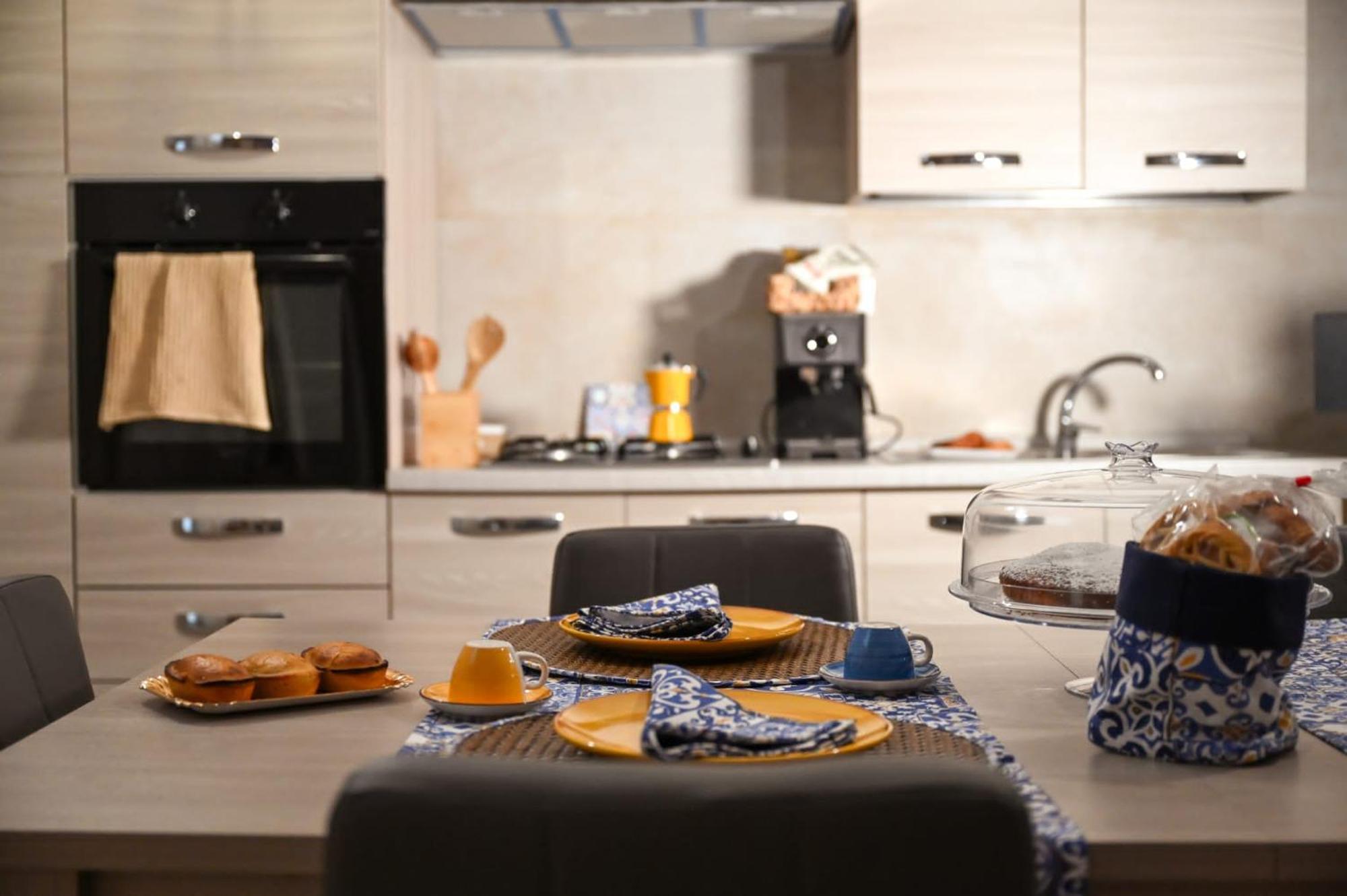 "Il Vecchio Salone" Appartamento In Pieno Centro Con Garage Privato Lecce Exteriör bild